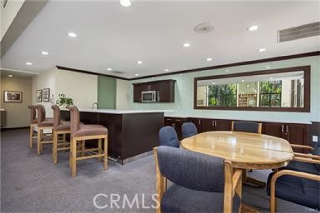 Image 7 of property listing at 576 N Bellflower 116, Long Beach, CA 90814