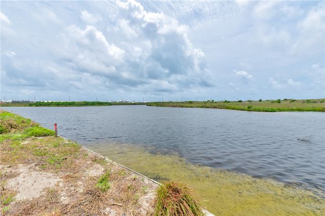 152 Laguna Isles Dr, Port Aransas, TX 78373