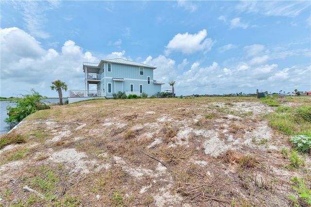 152 Laguna Isles Dr, Port Aransas, TX 78373