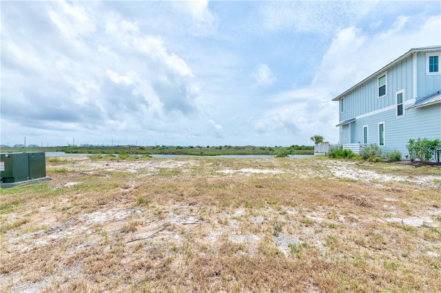 152 Laguna Isles Dr, Port Aransas, TX 78373