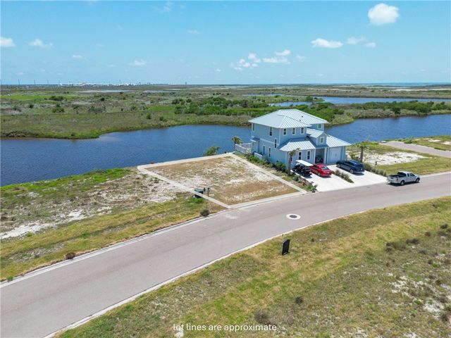 152 Laguna Isles Dr, Port Aransas, TX 78373