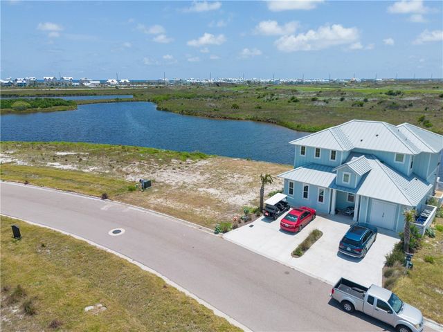 152 Laguna Isles Dr, Port Aransas, TX 78373