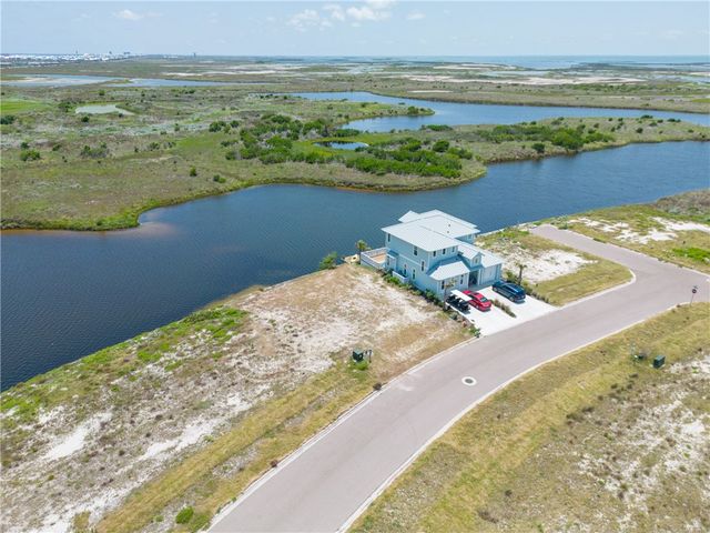 152 Laguna Isles Dr, Port Aransas, TX 78373