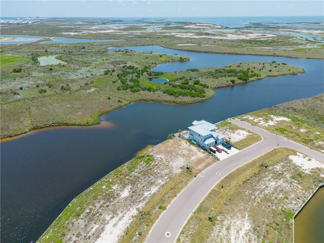 152 Laguna Isles Dr, Port Aransas, TX 78373