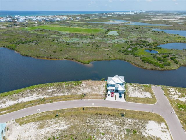 152 Laguna Isles Dr, Port Aransas, TX 78373