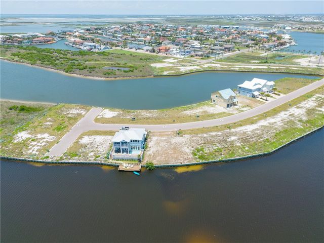 152 Laguna Isles Dr, Port Aransas, TX 78373