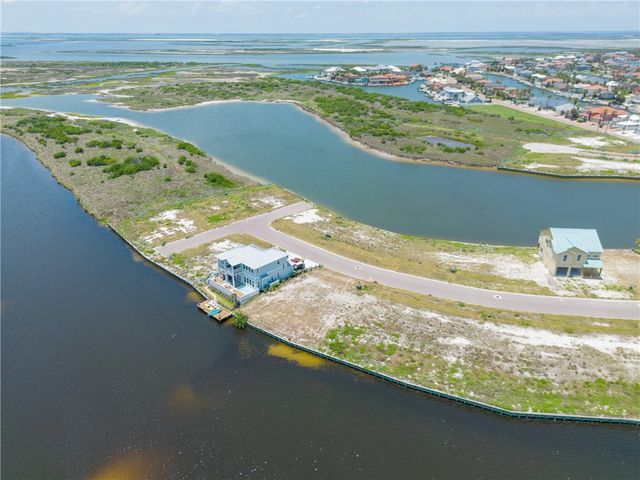 152 Laguna Isles Dr, Port Aransas, TX 78373