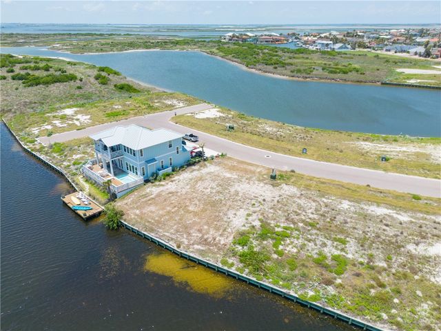 152 Laguna Isles Dr, Port Aransas, TX 78373