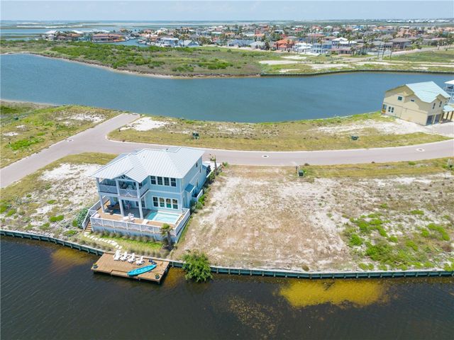 152 Laguna Isles Dr, Port Aransas, TX 78373