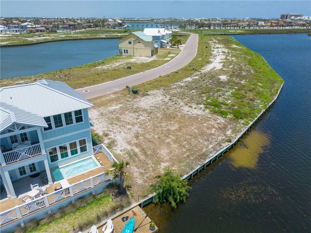 152 Laguna Isles Dr, Port Aransas, TX 78373