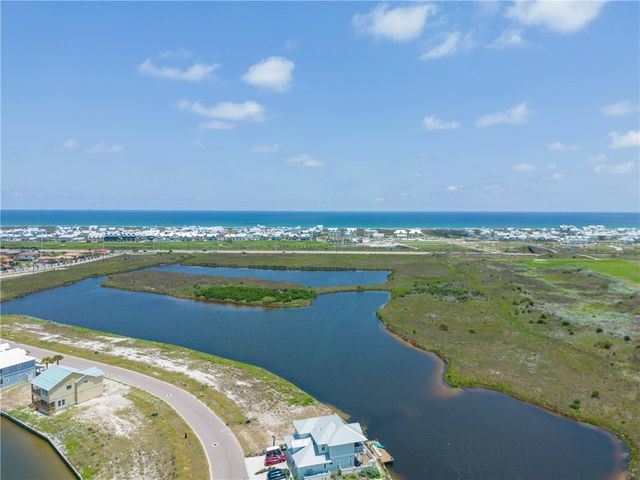152 Laguna Isles Dr, Port Aransas, TX 78373