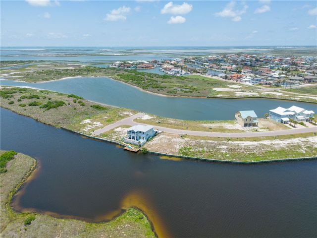 152 Laguna Isles Dr, Port Aransas, TX 78373