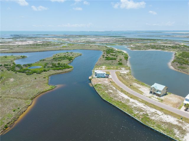 152 Laguna Isles Dr, Port Aransas, TX 78373