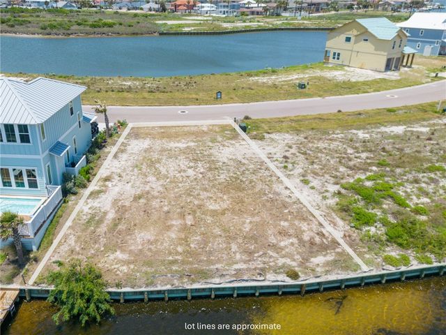 152 Laguna Isles Dr, Port Aransas, TX 78373