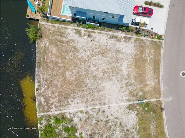 152 Laguna Isles Dr, Port Aransas, TX 78373