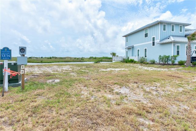 152 Laguna Isles Dr, Port Aransas, TX 78373