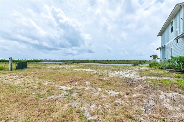 152 Laguna Isles Dr, Port Aransas, TX 78373