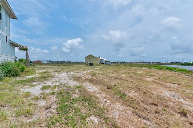 152 Laguna Isles Dr, Port Aransas, TX 78373