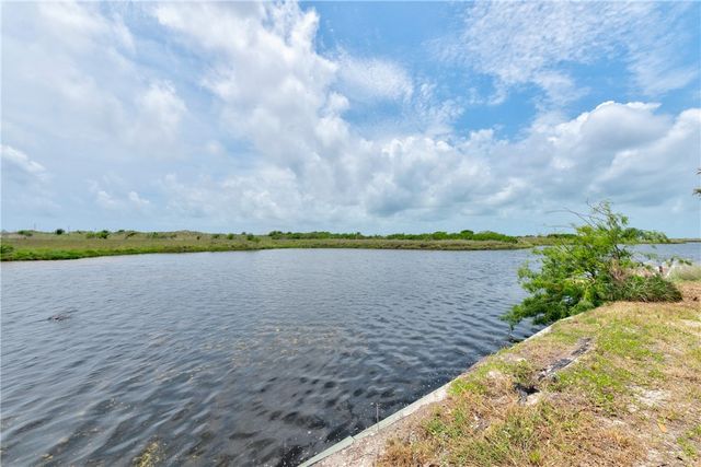 152 Laguna Isles Dr, Port Aransas, TX 78373