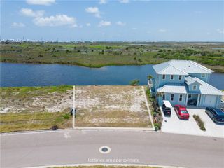 152 Laguna Isles Dr, Port Aransas, TX 78373