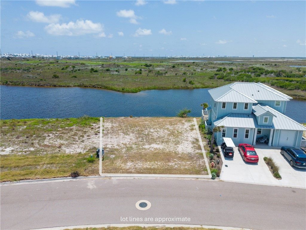 152 Laguna Isles Dr, Port Aransas, TX 78373
