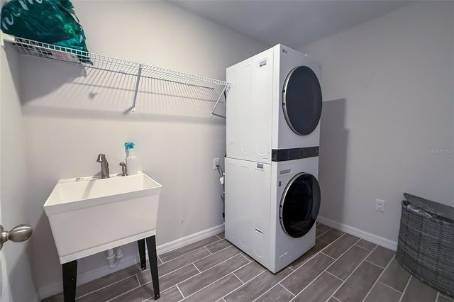 160 E OAK STREET, Apopka, FL 32703