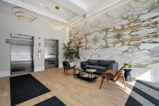 812 W Adams Street 611, Chicago, IL 60607