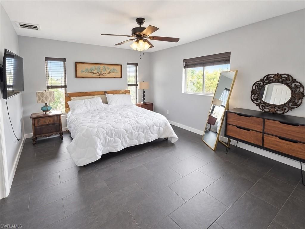 Image 10 of property listing at 216 NW 31st PL, Cape Coral, FL 33993