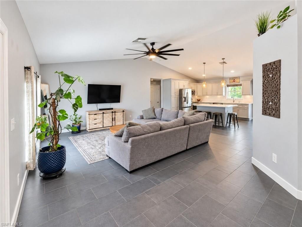 Image 7 of property listing at 216 NW 31st PL, Cape Coral, FL 33993