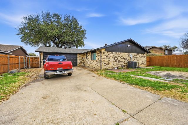 423 Charlotte Street, Duncanville, TX 75137