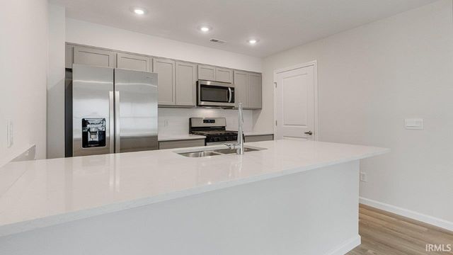 1030 Butler Lake Court, Fort Wayne, IN 46818