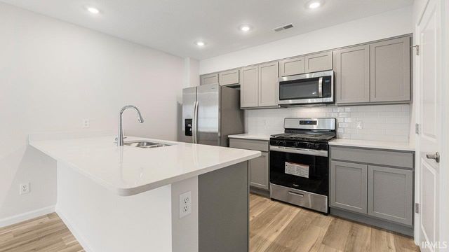 1030 Butler Lake Court, Fort Wayne, IN 46818