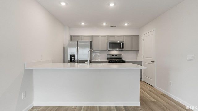 1030 Butler Lake Court, Fort Wayne, IN 46818