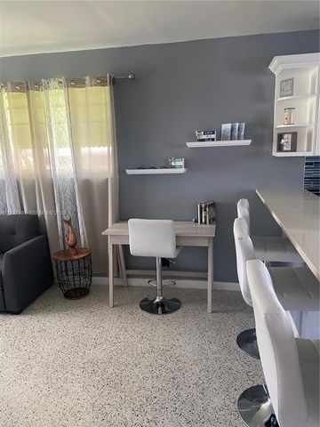 1915 Mayo St, Hollywood, FL 33020