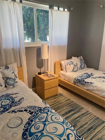 1915 Mayo St, Hollywood, FL 33020