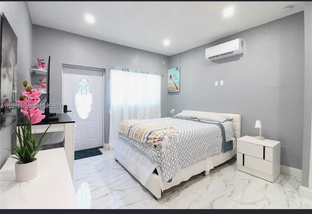 1915 Mayo St, Hollywood, FL 33020