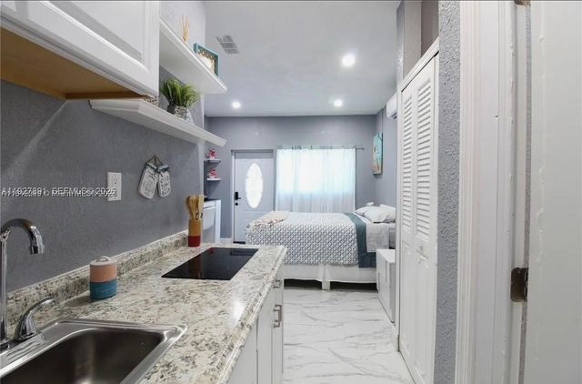 1915 Mayo St, Hollywood, FL 33020