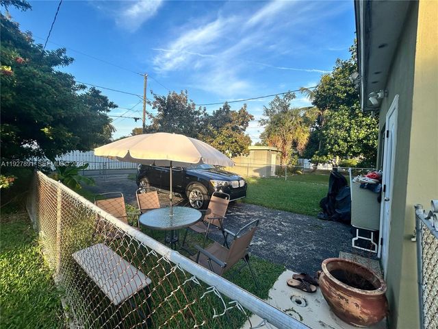 1915 Mayo St, Hollywood, FL 33020