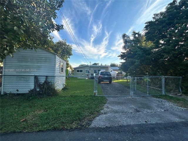 1915 Mayo St, Hollywood, FL 33020