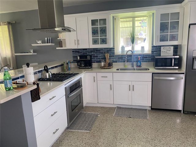 1915 Mayo St, Hollywood, FL 33020