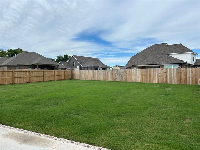 651 Summer Lane, Prairie Grove, AR 72753