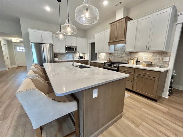 651 Summer Lane, Prairie Grove, AR 72753