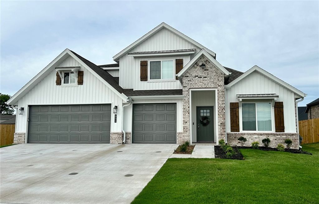 651 Summer Lane, Prairie Grove, AR 72753