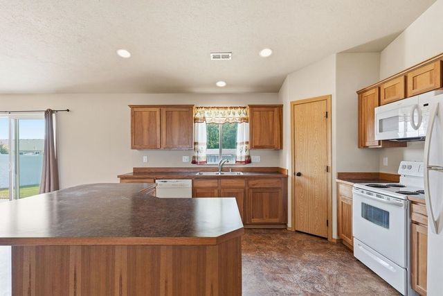 1708 E 6th St, Deer Park, WA 99006