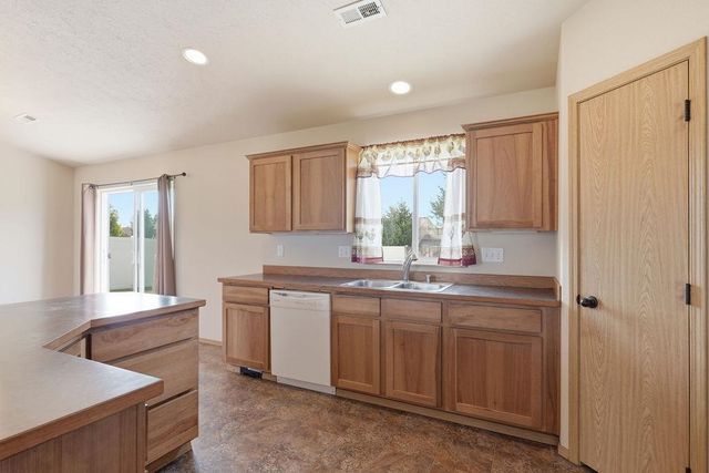 1708 E 6th St, Deer Park, WA 99006