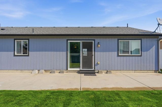 1708 E 6th St, Deer Park, WA 99006