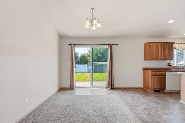 1708 E 6th St, Deer Park, WA 99006