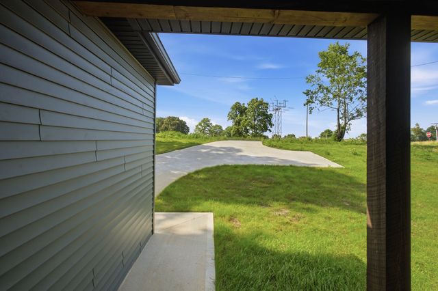 1496 Jones Creek Rd, Dickson, TN 37055