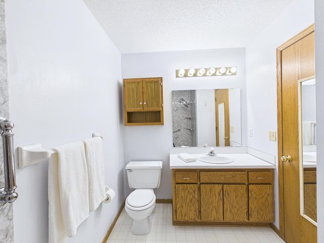 7598 13th Street N, Oakdale, MN 55128