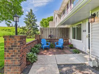 7598 13th Street N, Oakdale, MN 55128